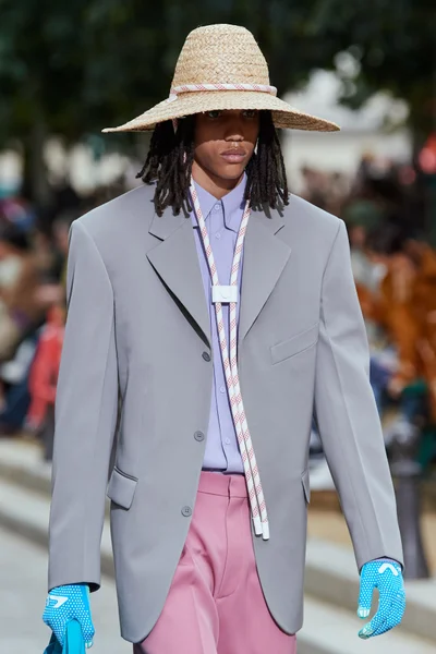 Look 1